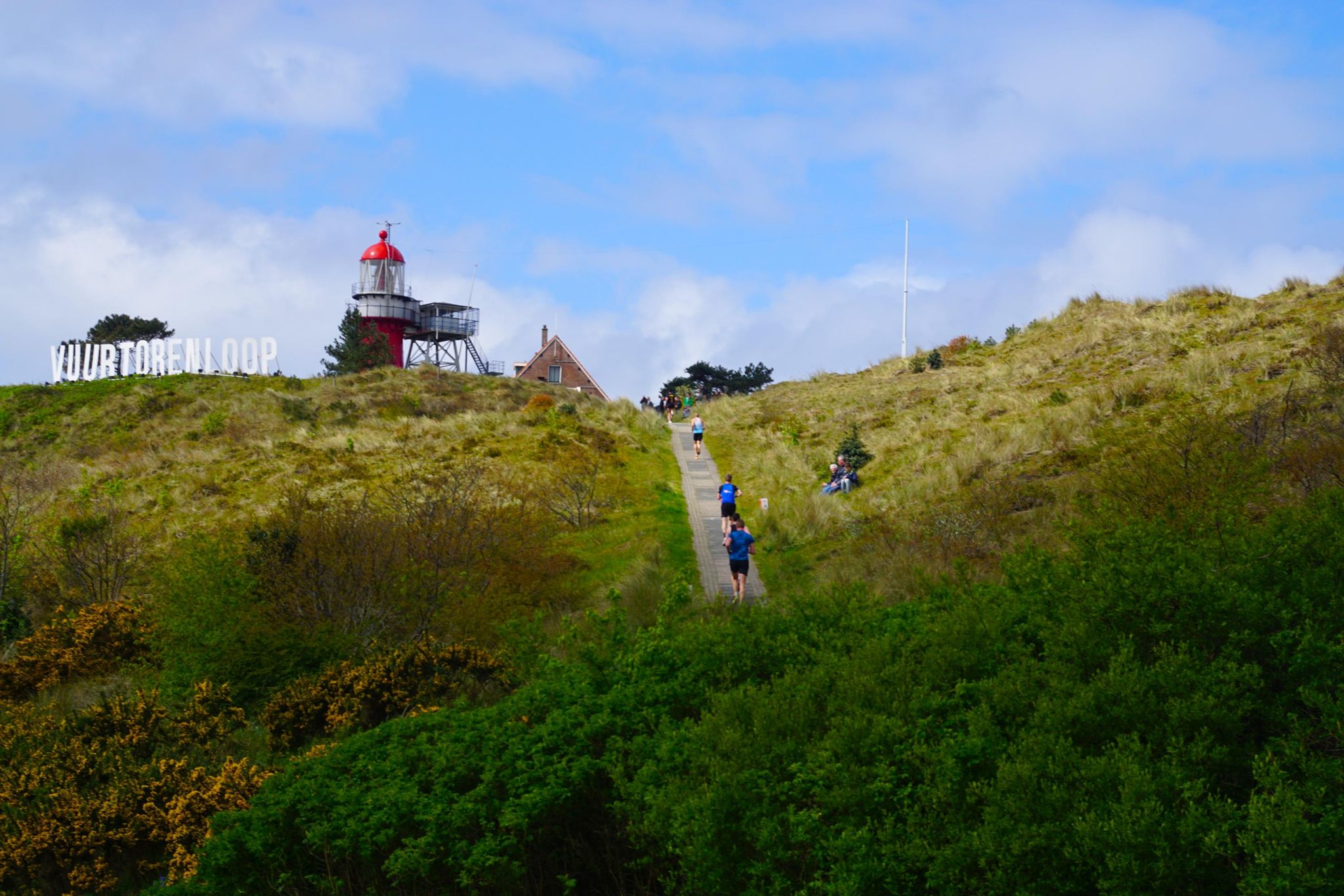 Triomfen en Tegenslagen: Avonturen op Nieuwleusen, de Woldberg, Vlieland en Enschede